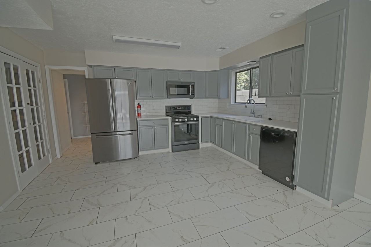 9008 San Francisco Rd Ne - Photo 2 of 14
