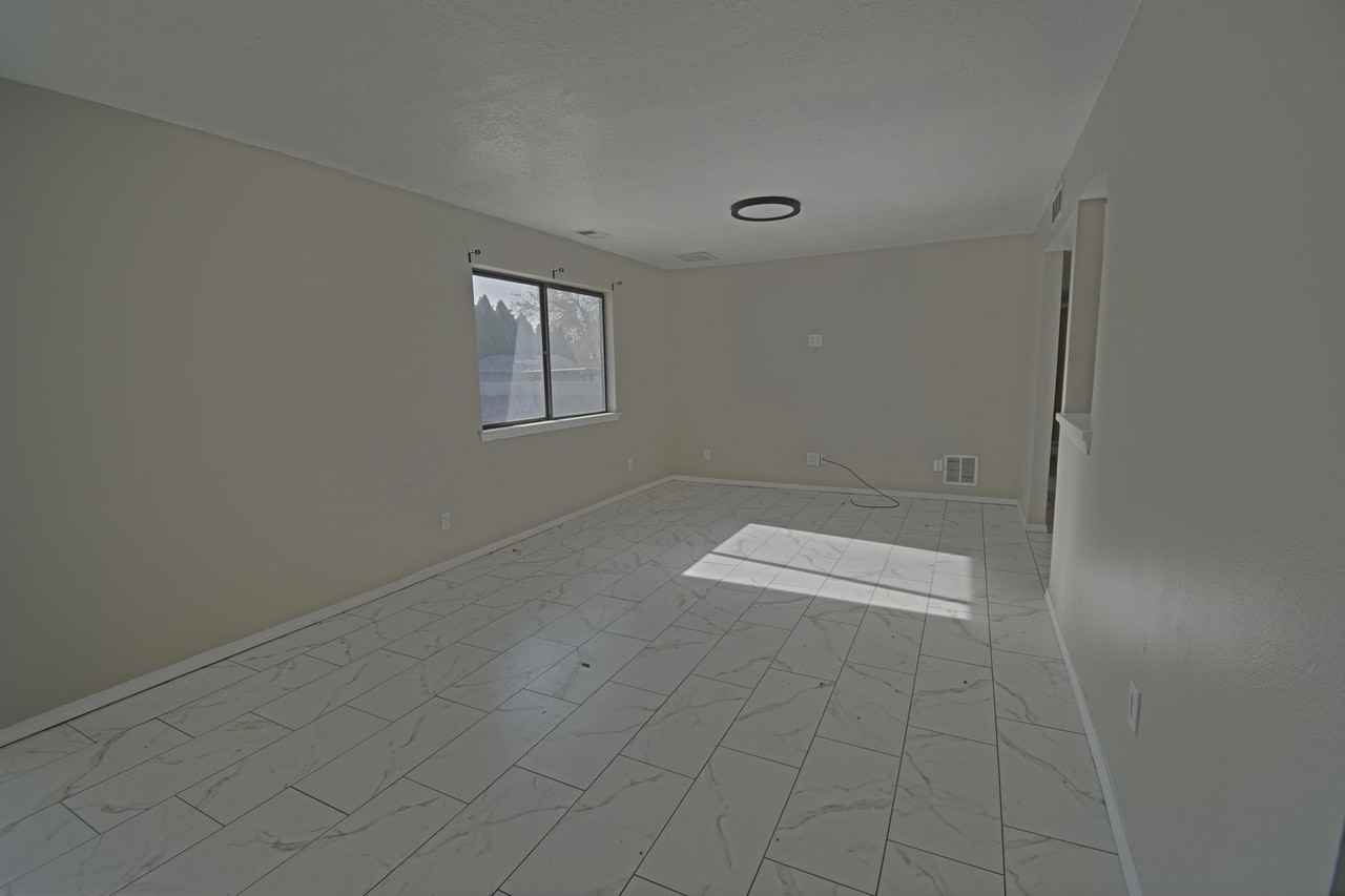 9008 San Francisco Rd Ne - Photo 3 of 14