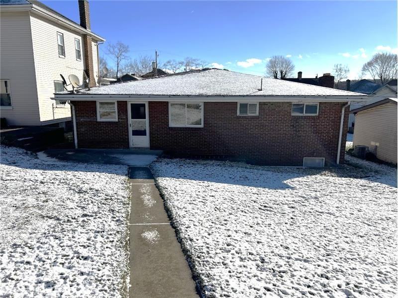 121 Holly Ave - Photo 2 of 14