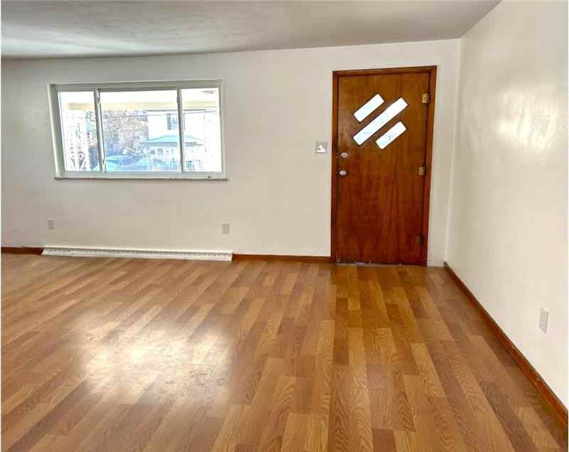 121 Holly Ave - Photo 3 of 14