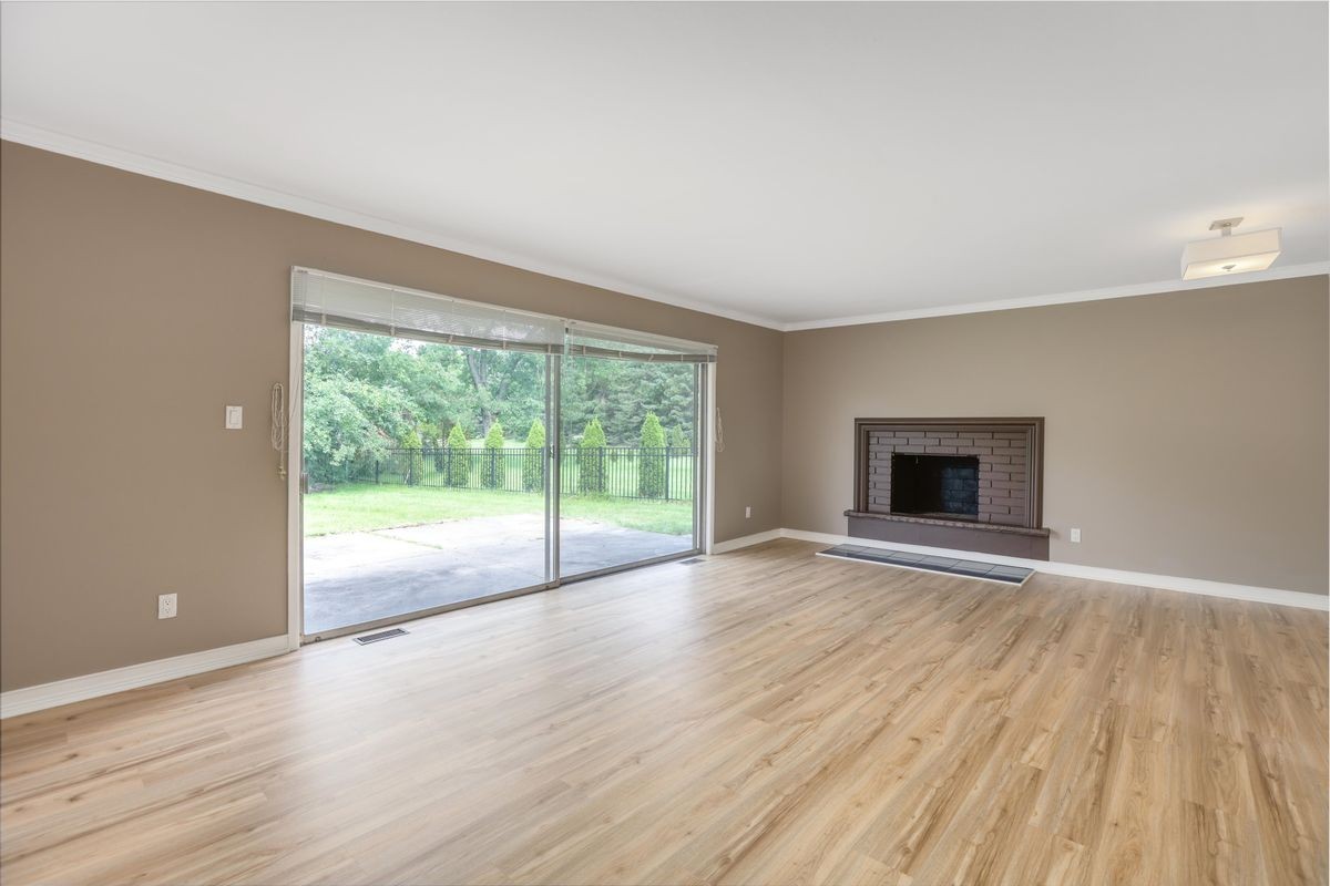 116 Westbourne Dr - Photo 3 of 5