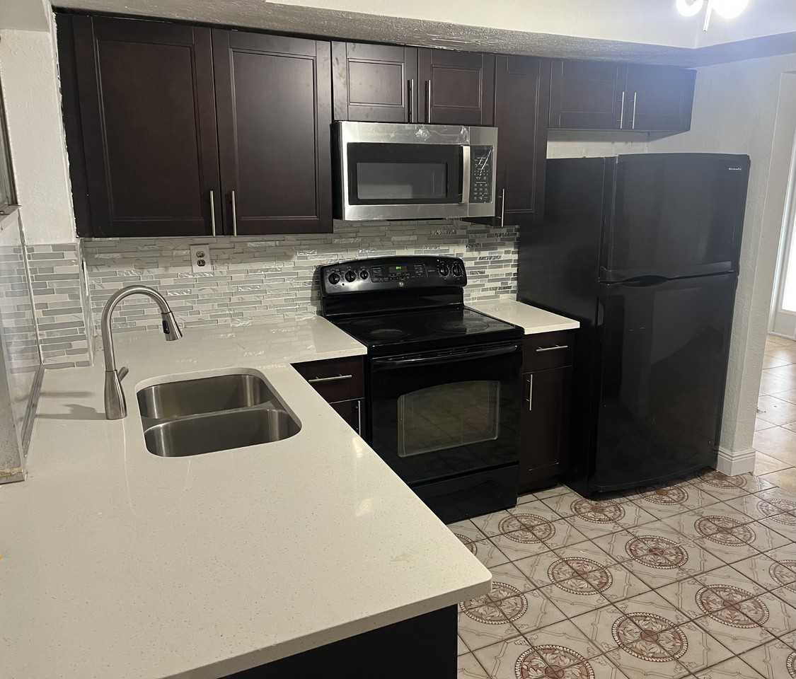 3165 Nw 40th Ct #3165 - Photo 3 of 3