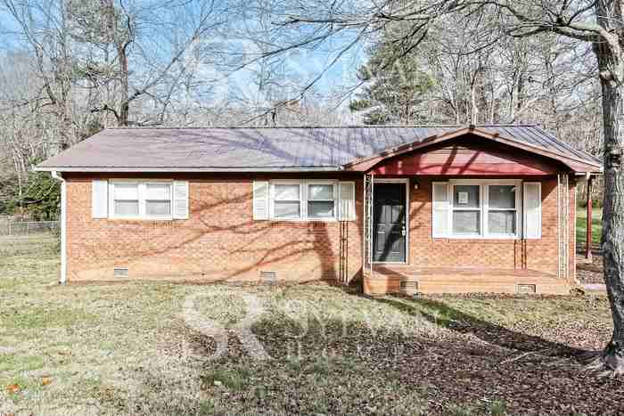 2415 Coretta Ave - Photo 3 of 16