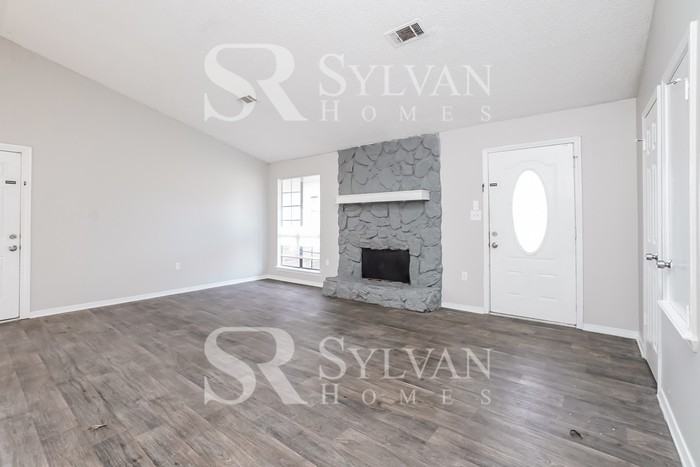 213 Eagle Dr - Photo 3 of 16