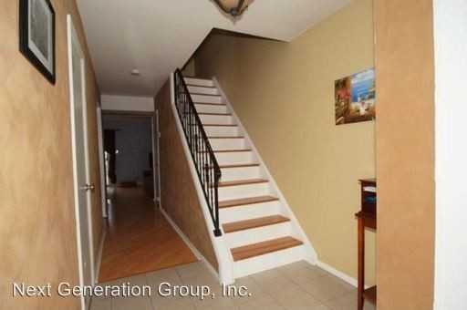 1883 Aster Rd - Photo 3 of 20