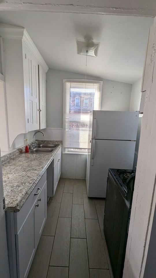 220 Duke St #NA - Photo 2 of 9