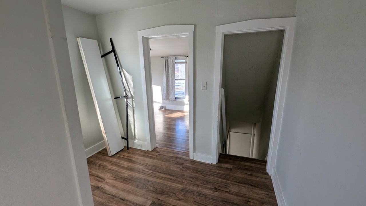 220 Duke St #NA - Photo 3 of 9