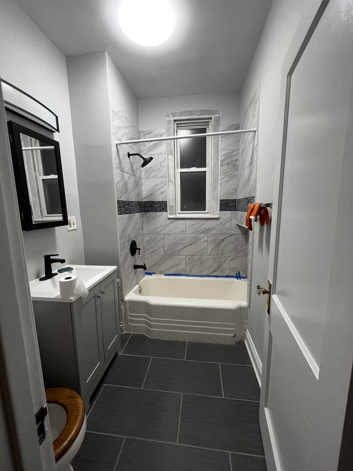 2141 S Fairfield Ave #2 - Photo 3 of 9