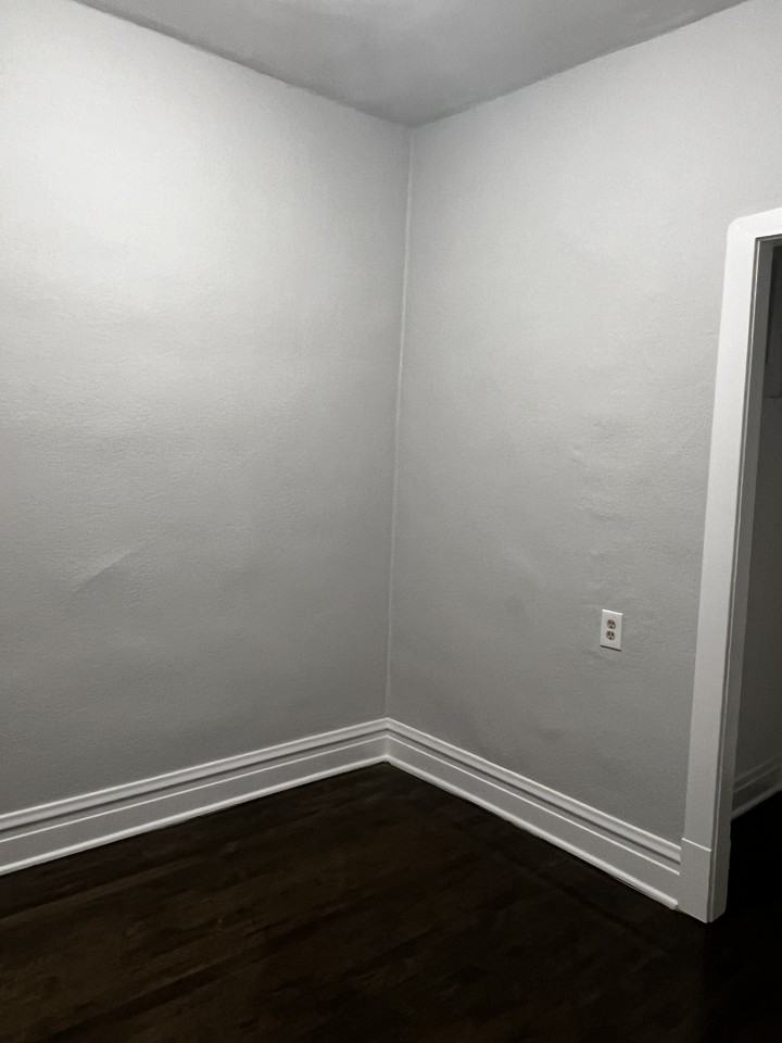 2141 S Fairfield Ave #2 - Photo 4 of 9