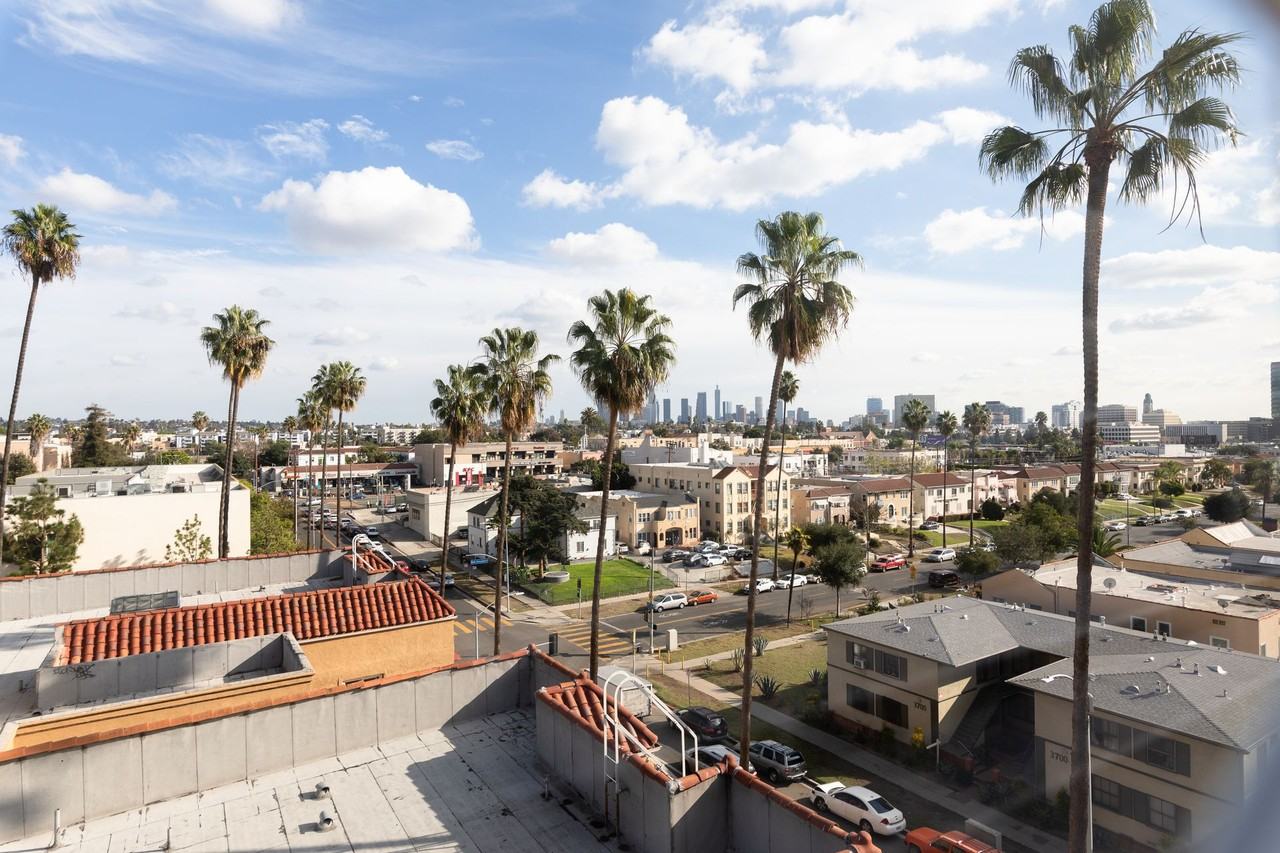 Modern & Cozy Studios in Koreatown - Photo 4 of 7