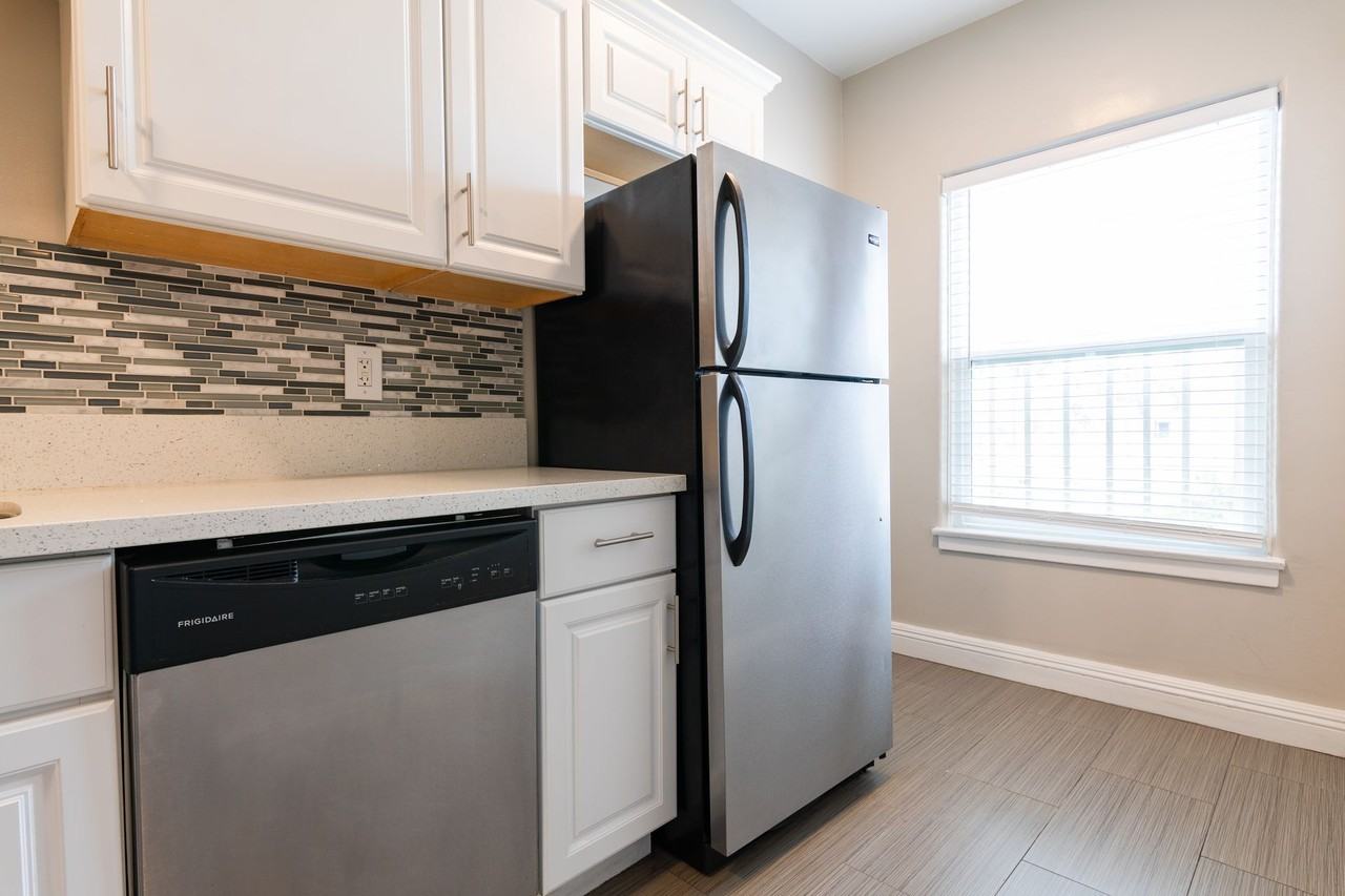 Modern & Cozy Studios in Koreatown - Photo 5 of 7