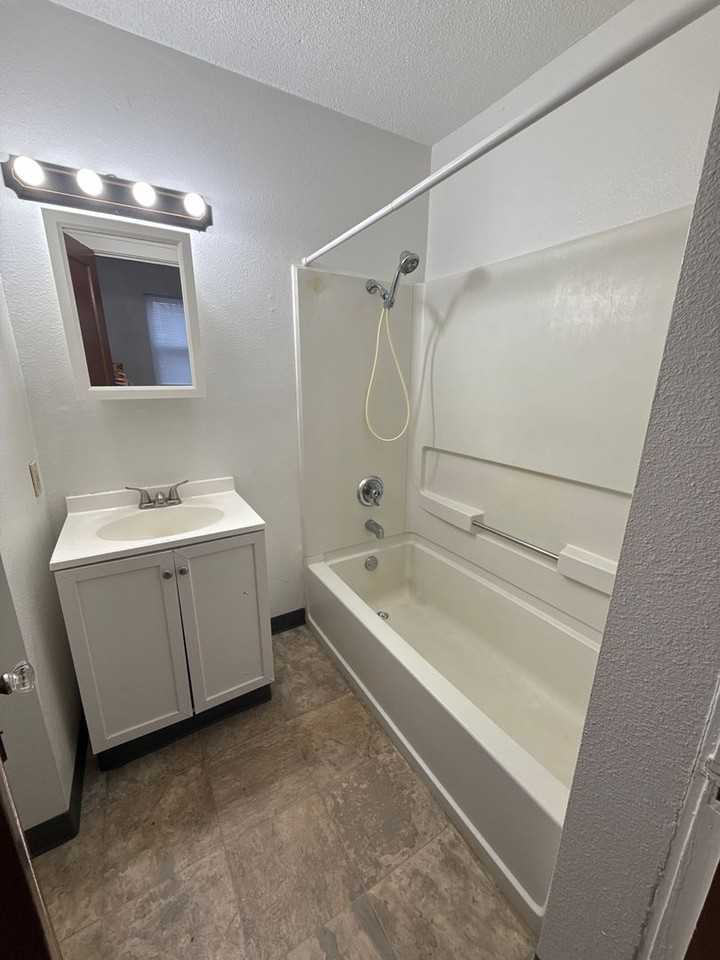 402 2nd Ave Nw #312 - Photo 6 of 8