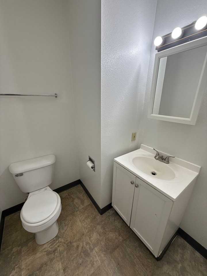 402 2nd Ave Nw #312 - Photo 7 of 8