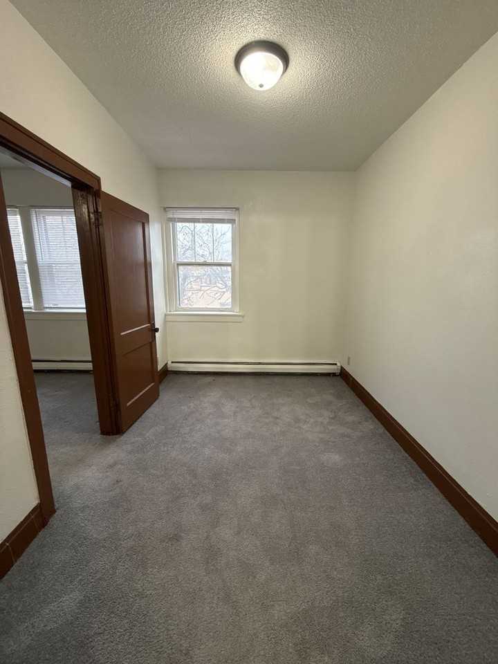 402 2nd Ave Nw #312 - Photo 4 of 8