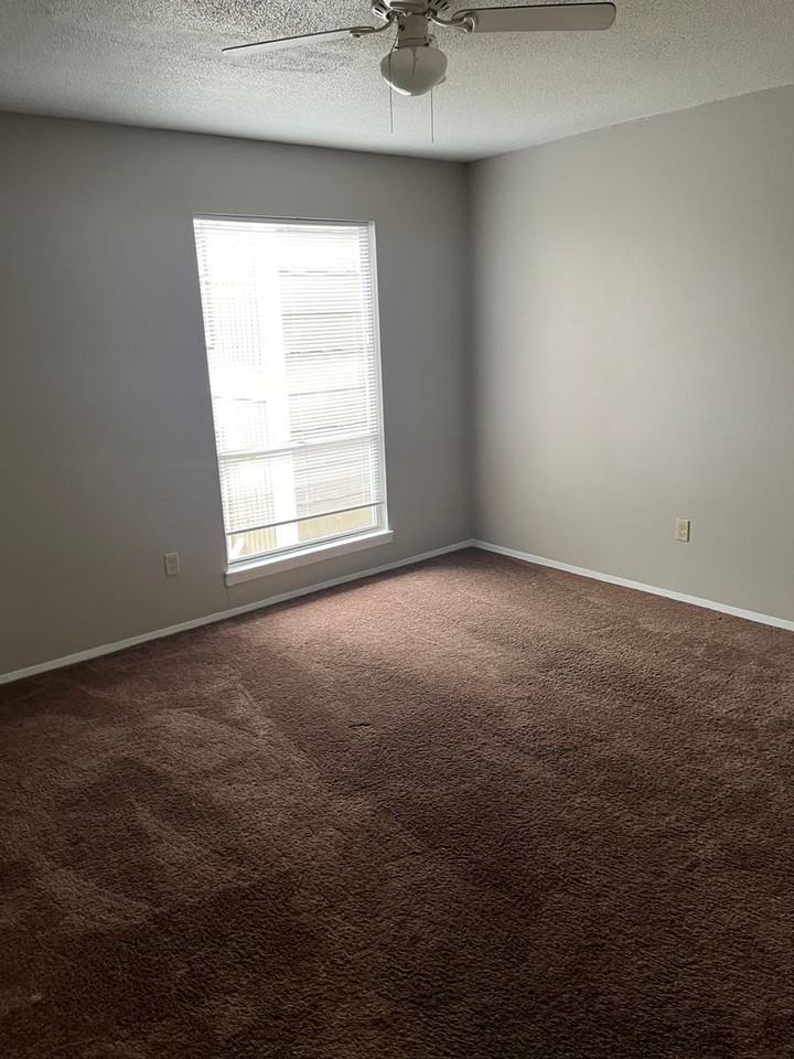 Chateau Apartments - Photo 6 of 8