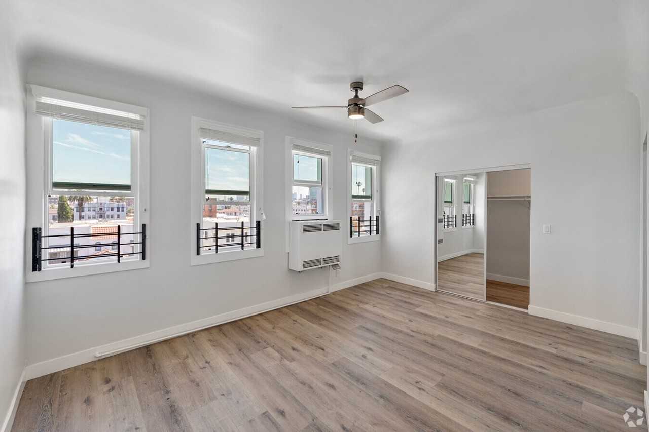 Alexandria I Apartments | Renovated Apartments in Korea Town - Photo 2 of 12