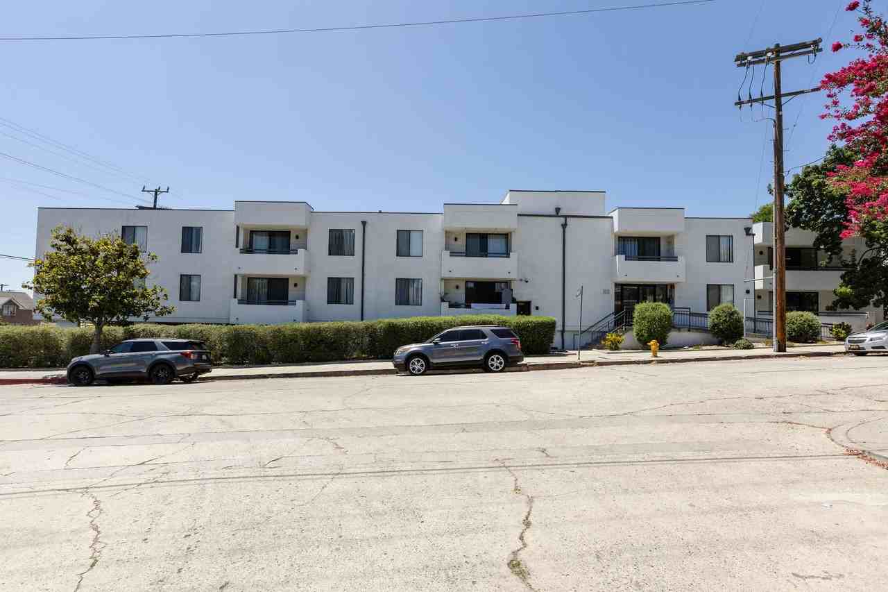 Beautiful Spacious Units - Photo 3 of 8