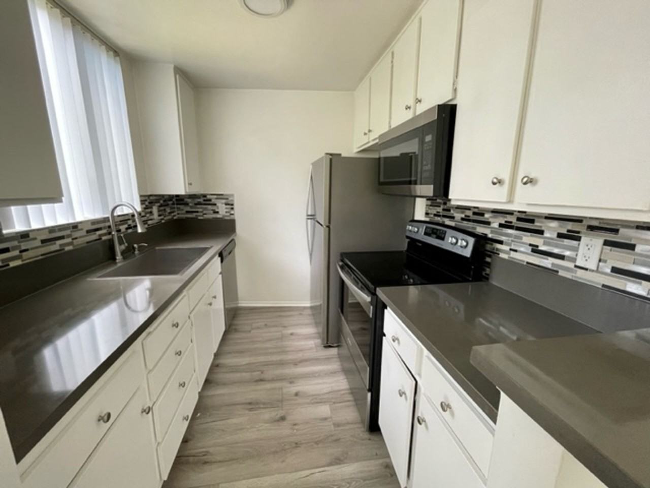 Beautiful Spacious Units - Photo 4 of 8