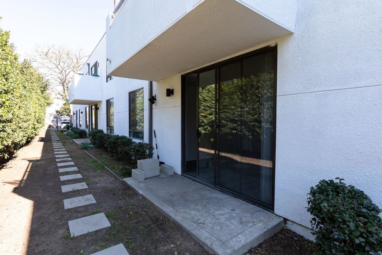 Beautiful Spacious Units - Photo 5 of 8