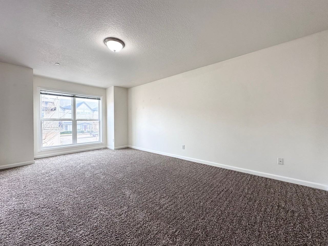 705 Ne Roberts Ave - Photo 2 of 15