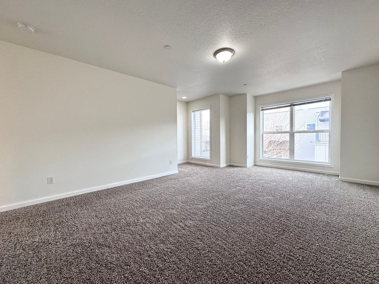 705 Ne Roberts Ave - Photo 3 of 15