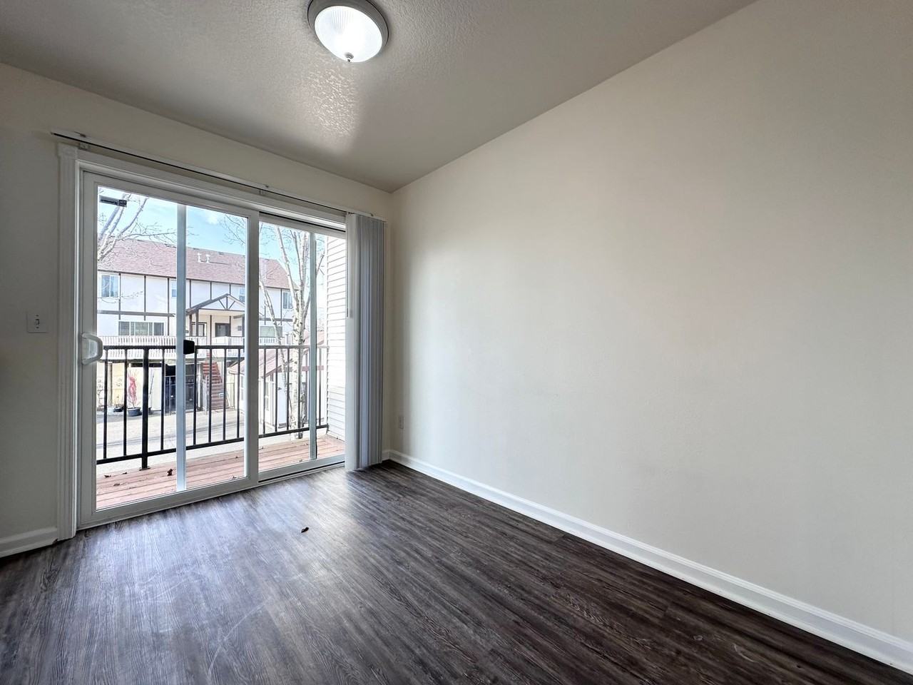 705 Ne Roberts Ave - Photo 4 of 15