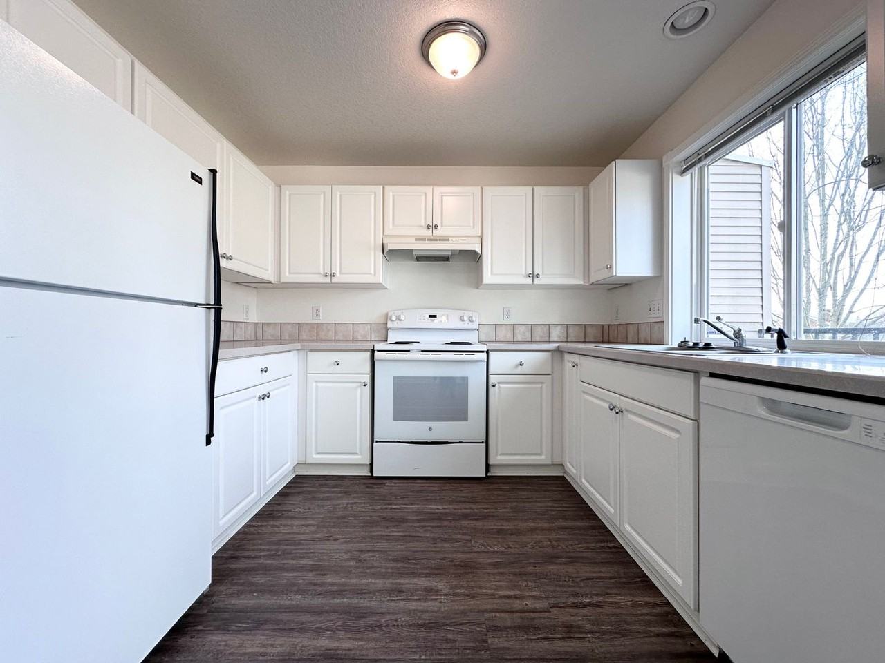 705 Ne Roberts Ave - Photo 5 of 15