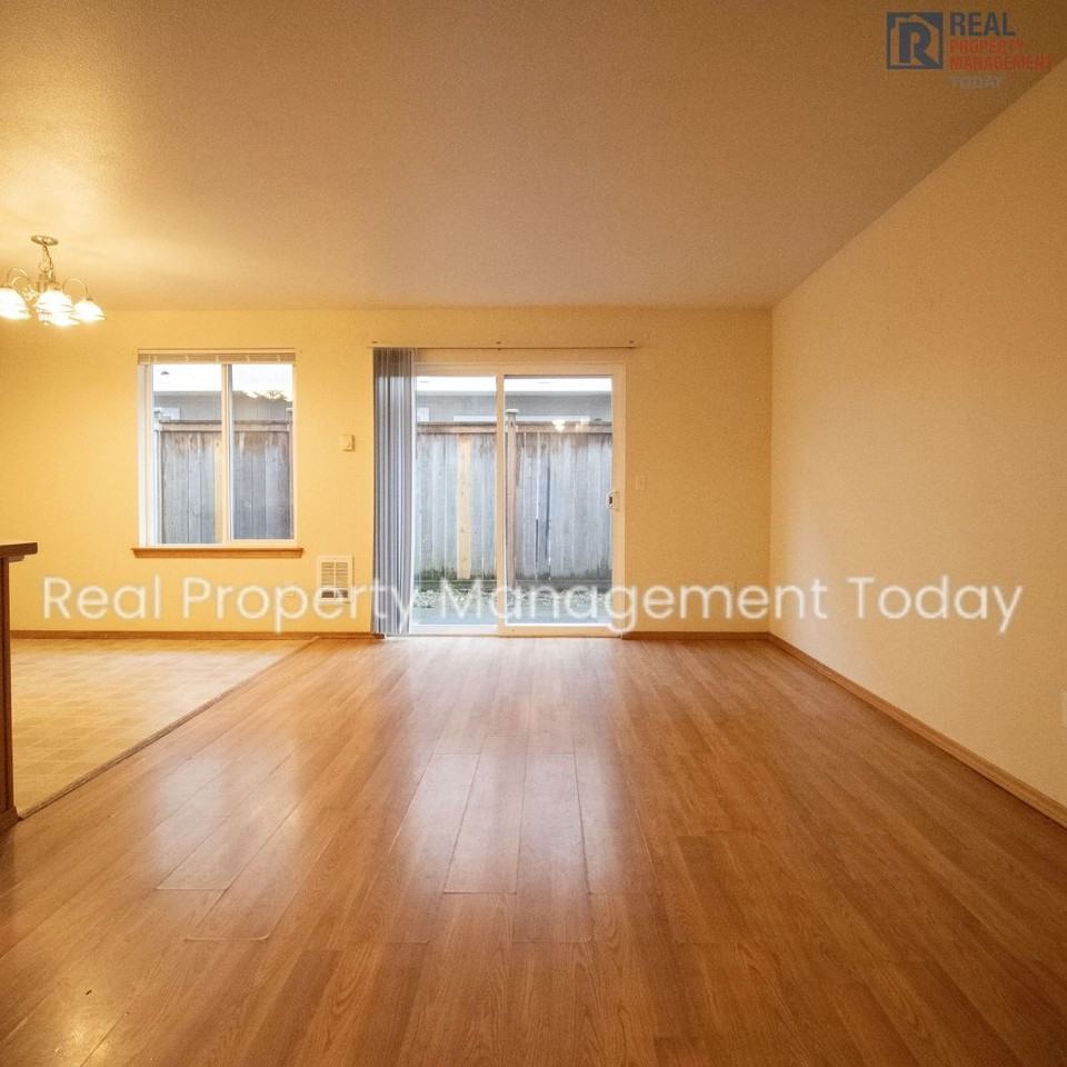 3507 S 43rd St - Photo 3 of 16