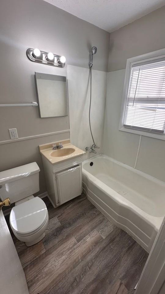 1421 E Lincoln St - Photo 3 of 9