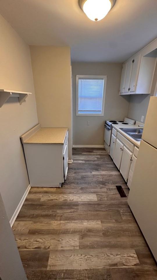 1421 E Lincoln St - Photo 5 of 9