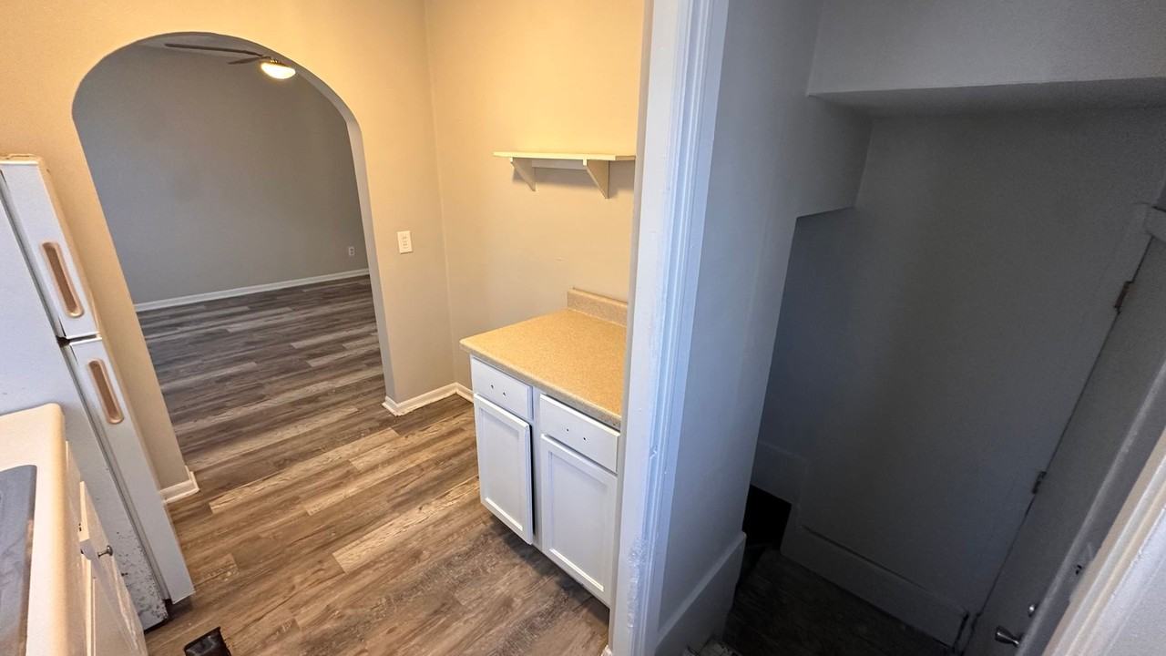 1421 E Lincoln St - Photo 6 of 9