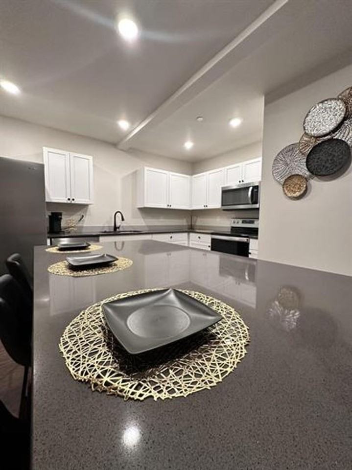 200 Hickory St - Photo 2 of 15