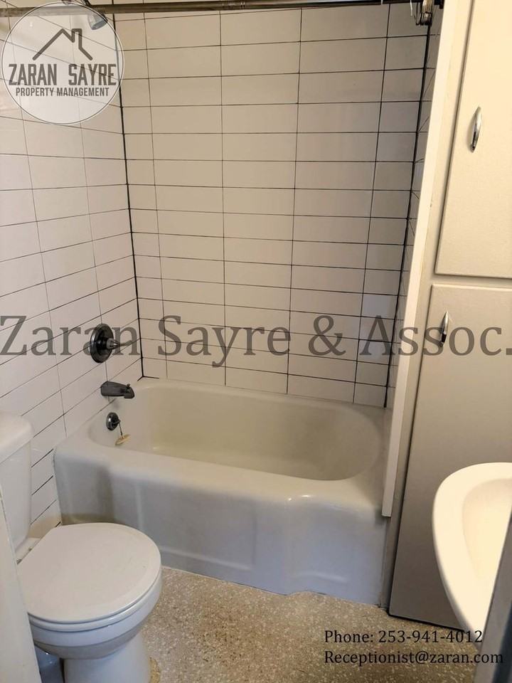 1620 7th Ave Se #3 - Photo 4 of 9