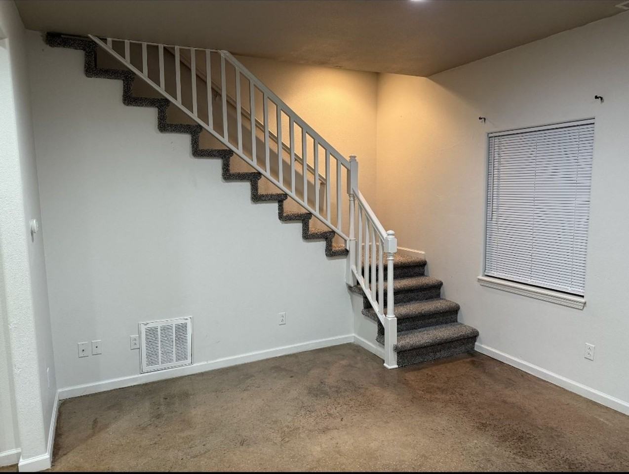 1003 Orchard St - Photo 2 of 12