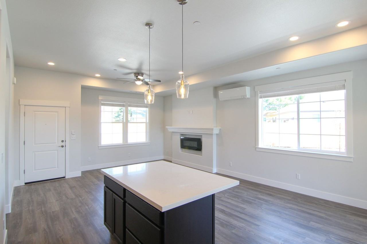 1382 Bonhurst Dr - Photo 2 of 18