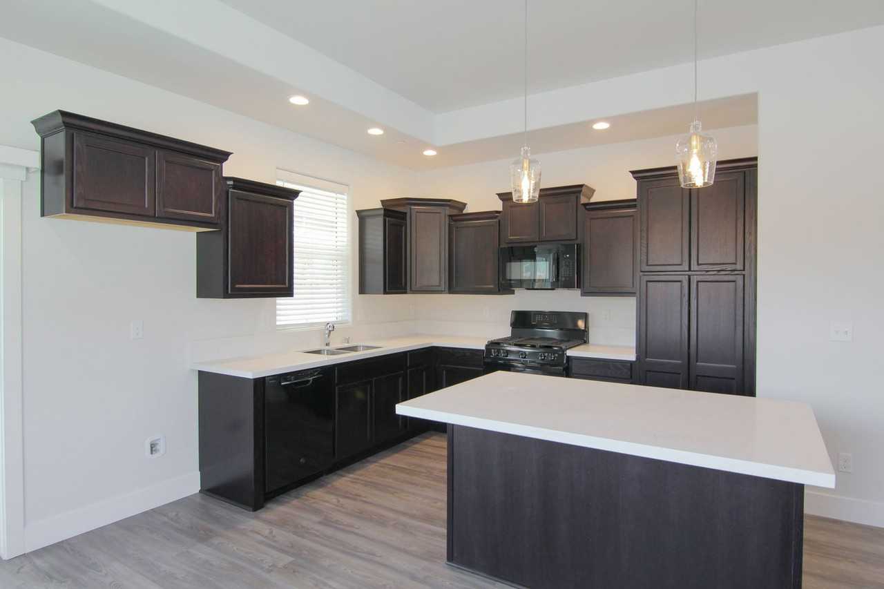 1382 Bonhurst Dr - Photo 3 of 18