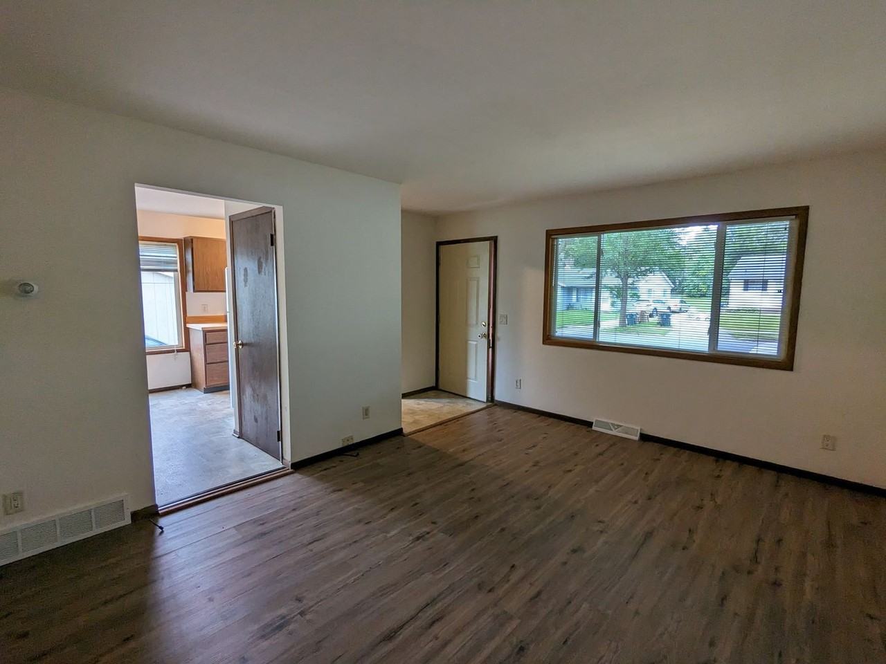 1307 Loreen Dr - Photo 2 of 16