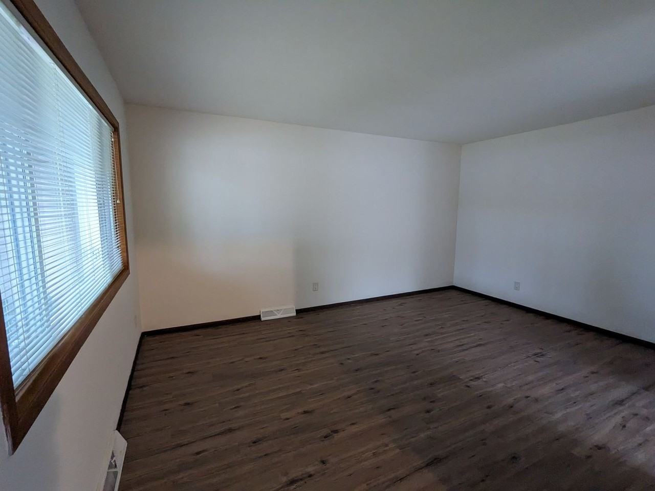 1307 Loreen Dr - Photo 3 of 16