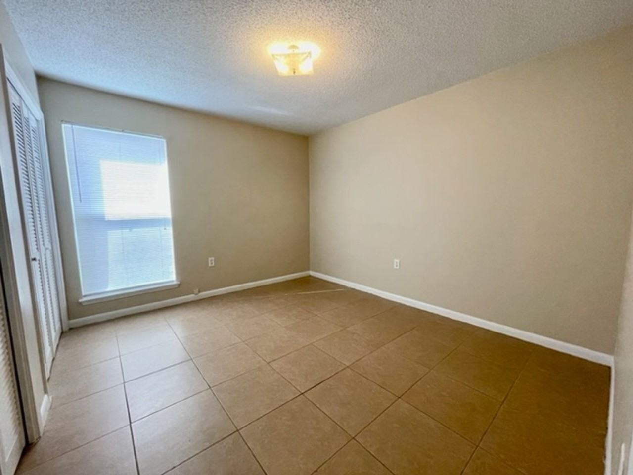 611 Carnathan Ct - Photo 6 of 31