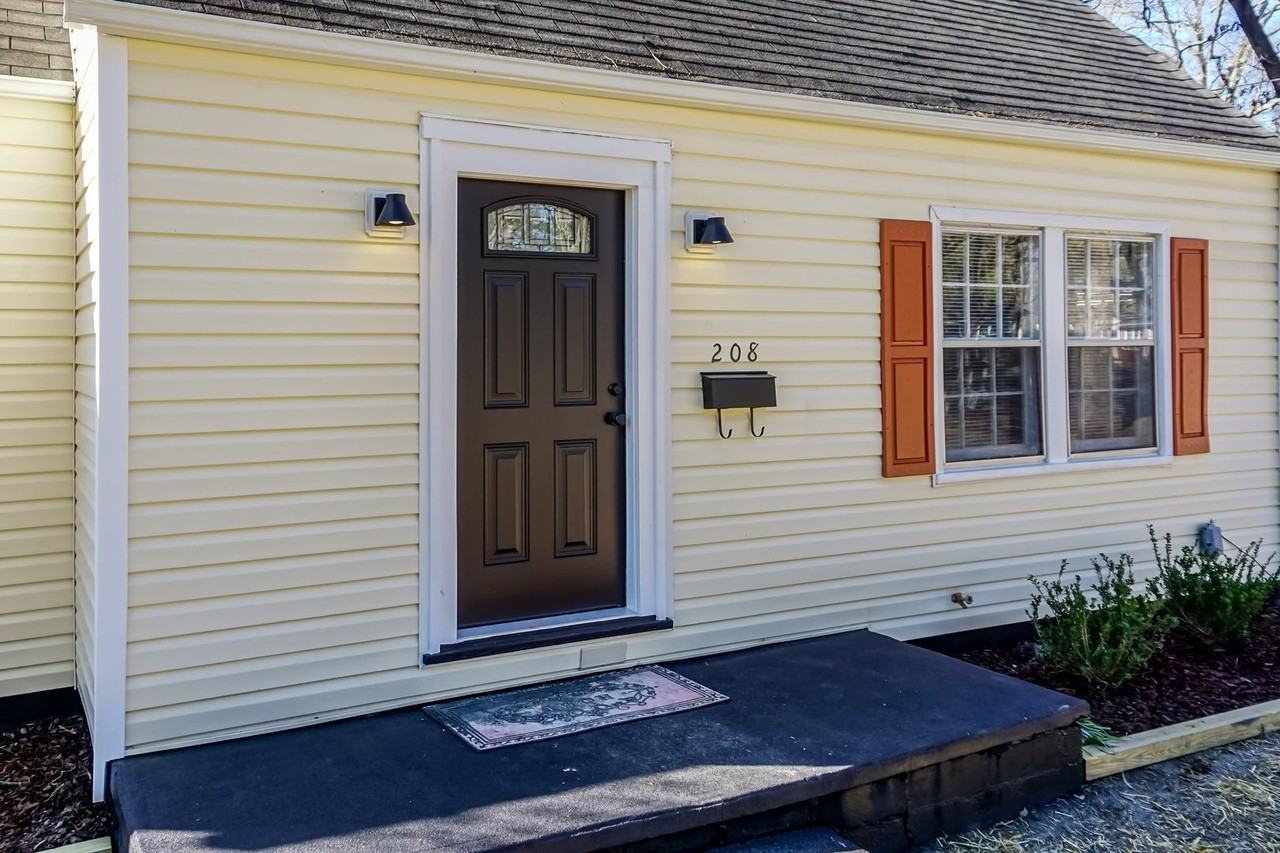 208 Crescent Dr - Photo 3 of 24