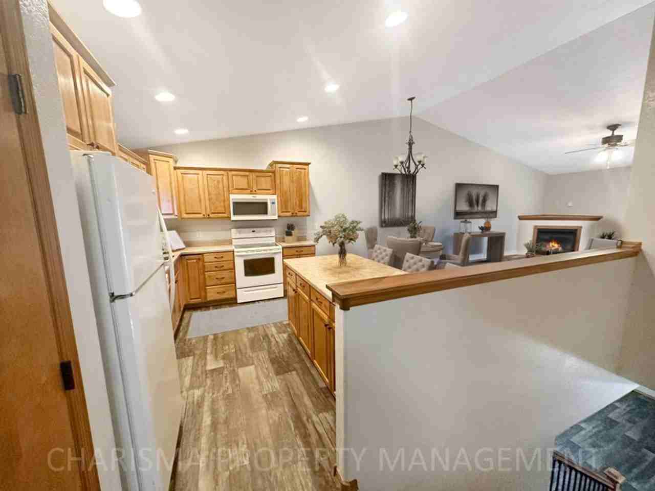 5505 W Rebecca St - Photo 4 of 35