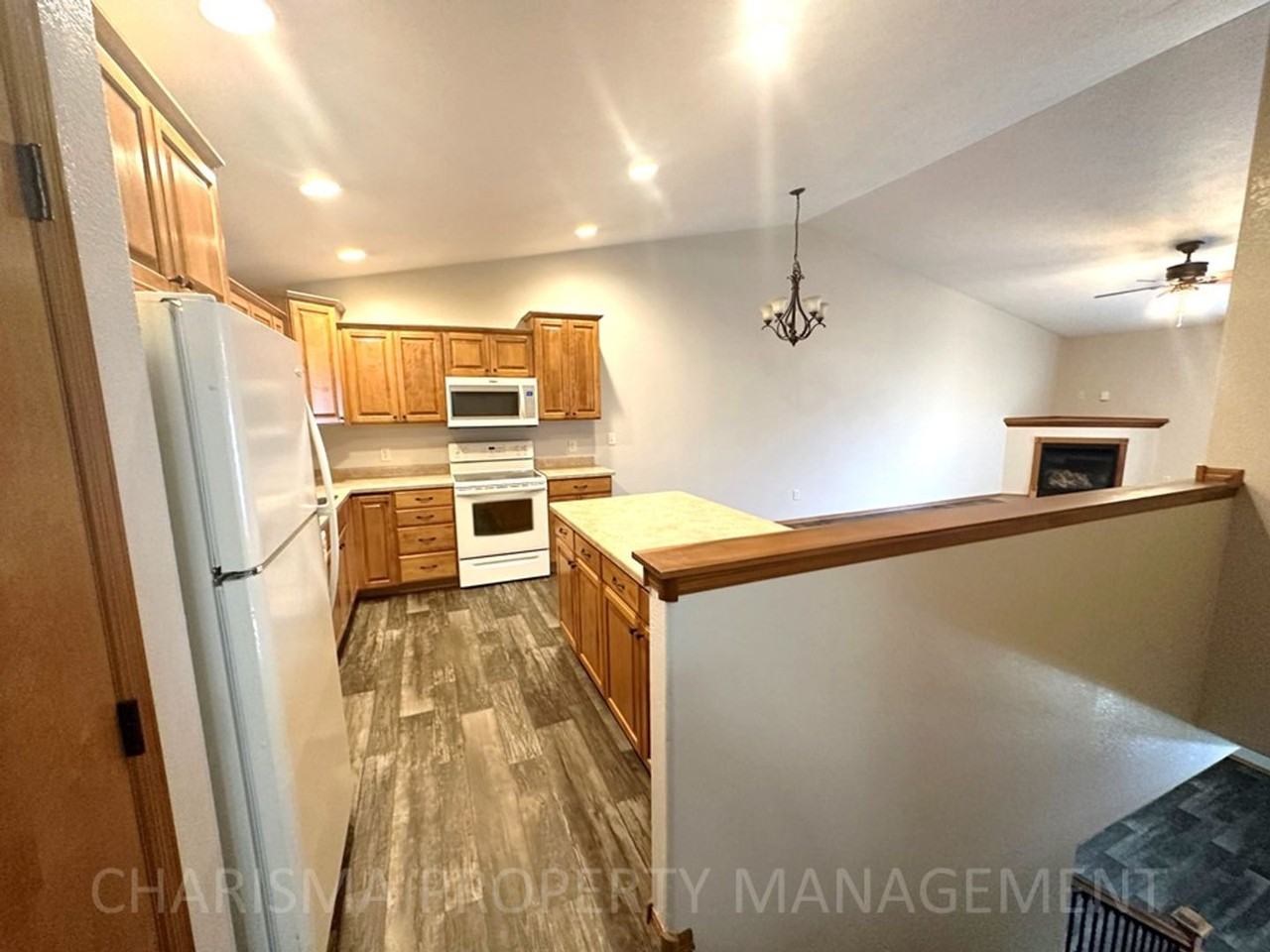 5505 W Rebecca St - Photo 5 of 35