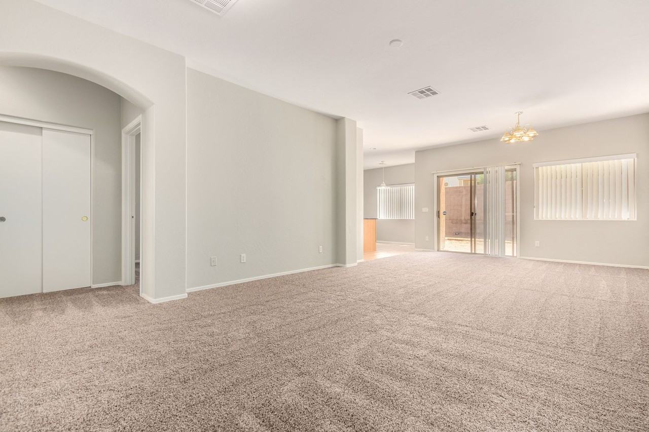 7927 W Mohave St - Photo 4 of 24