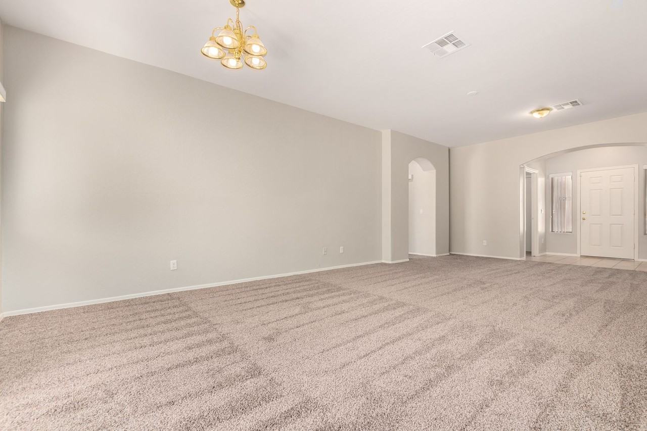 7927 W Mohave St - Photo 6 of 24