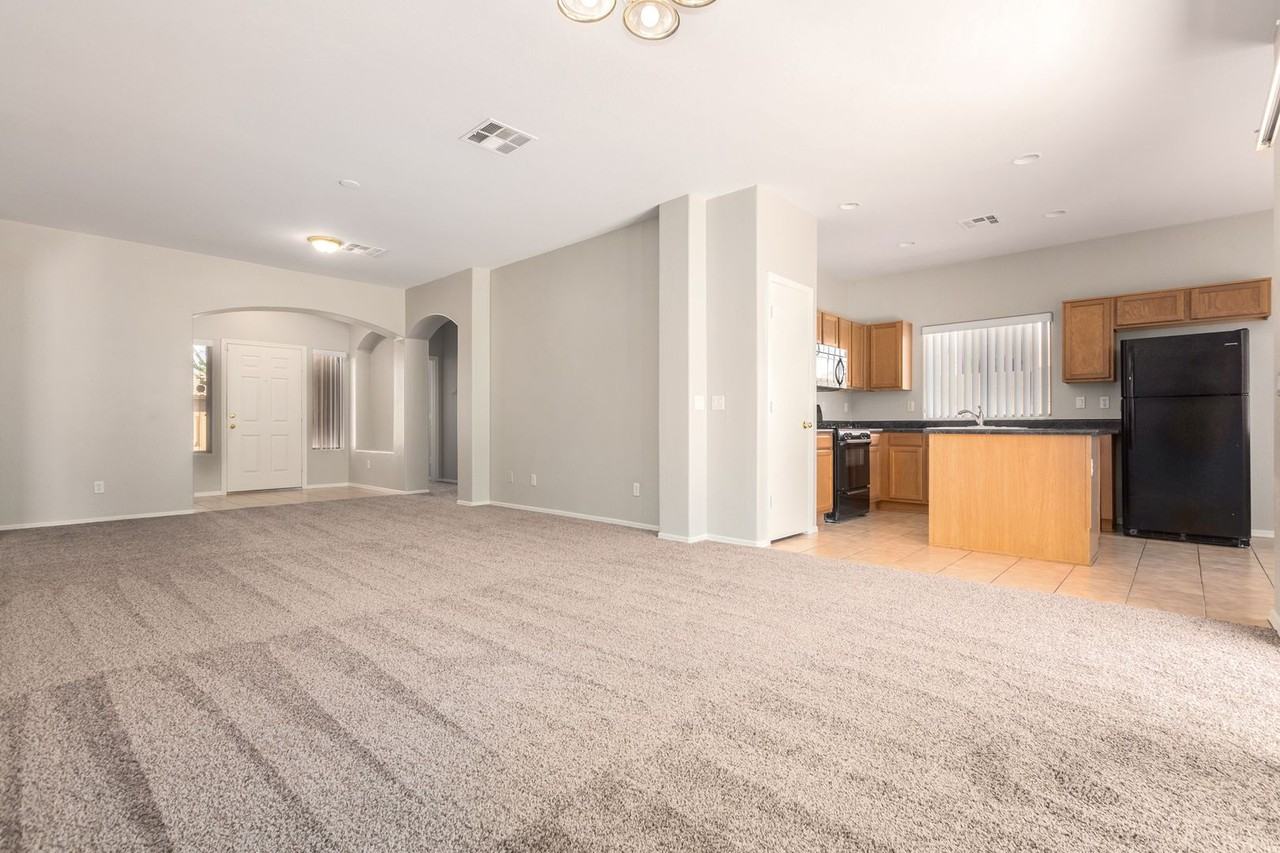 7927 W Mohave St - Photo 7 of 24