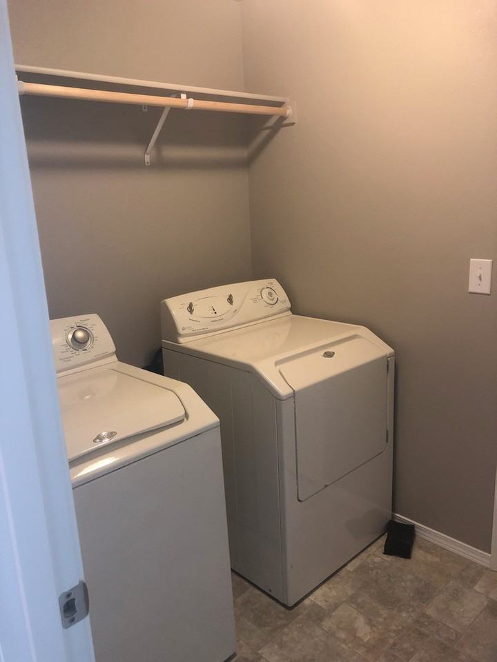 569 S Lakeland Dr - Photo 2 of 20
