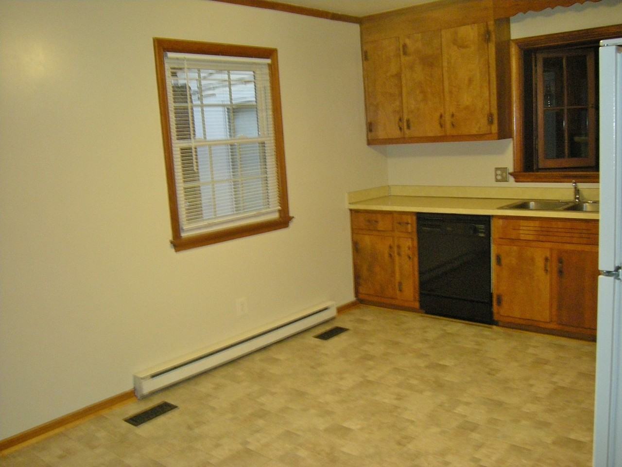 8312 Sherton Dr - Photo 5 of 14