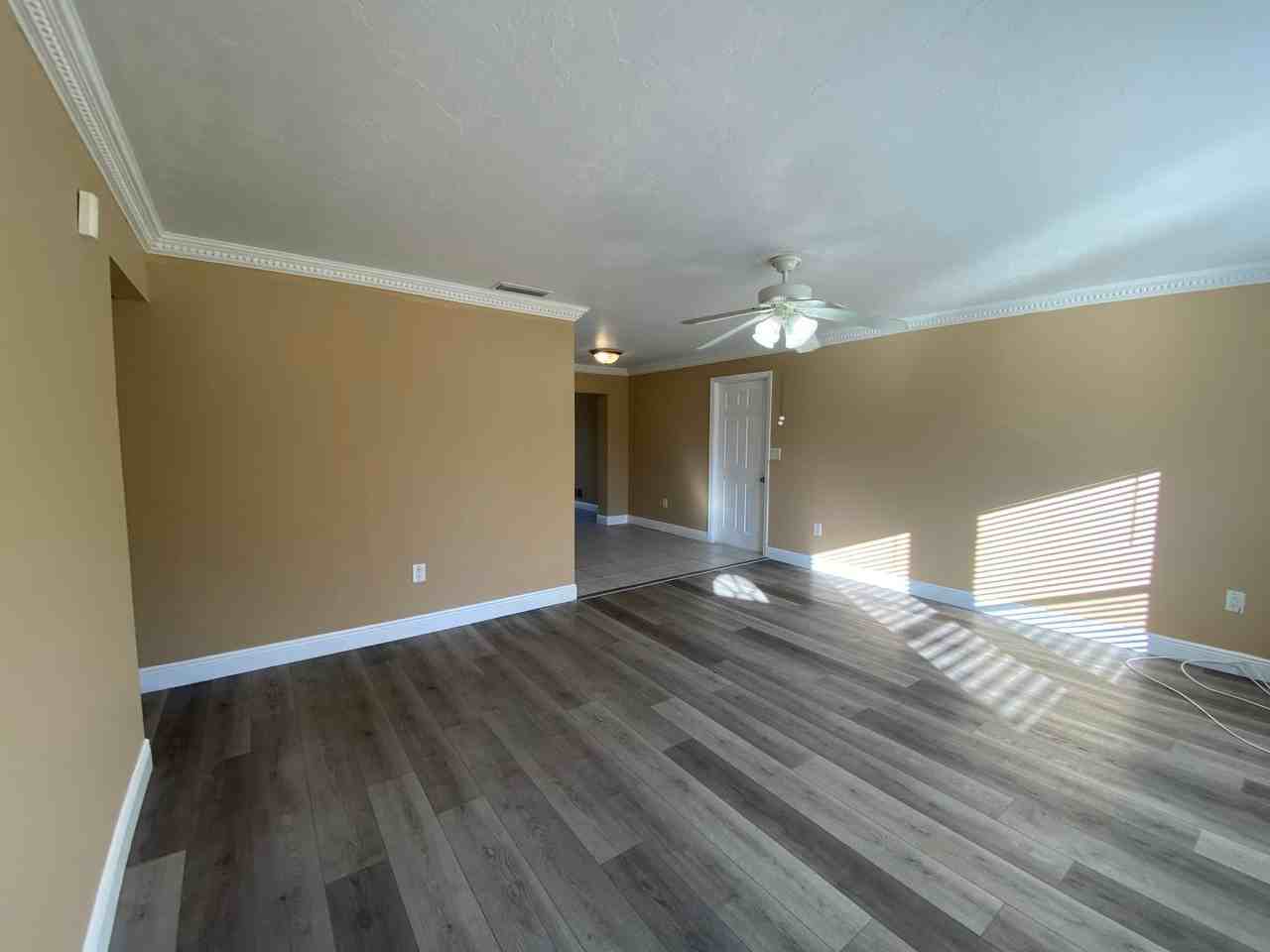 1933 Flamingo Dr - Photo 4 of 47