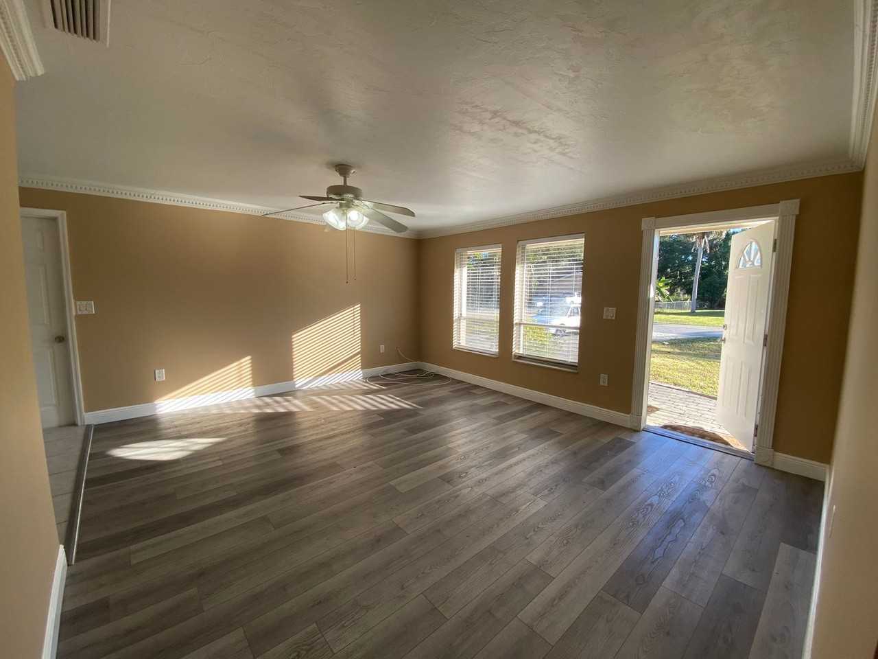 1933 Flamingo Dr - Photo 5 of 47