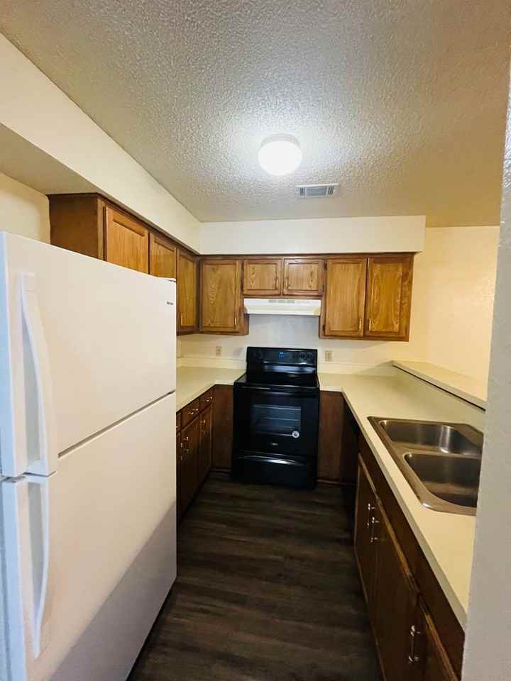 2423 Sherry St - Photo 5 of 11